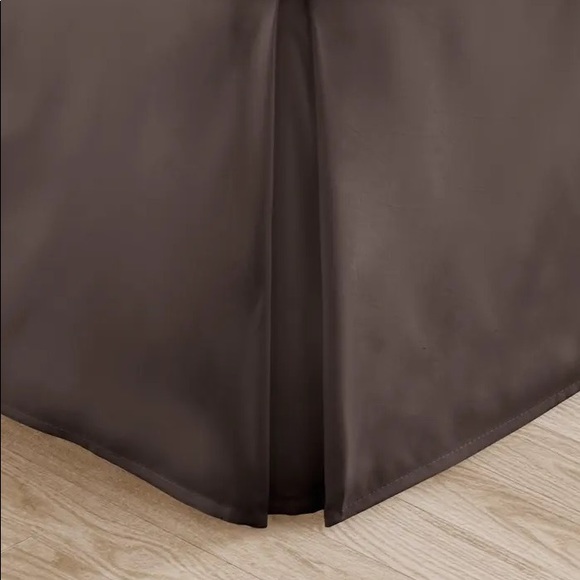 Brown 100% Polyester Bed Skirt (Queen) - Picture 1 of 2